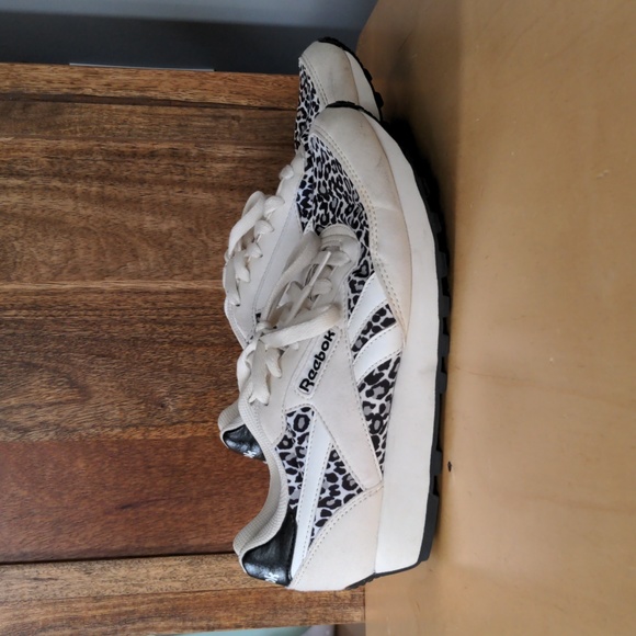 Reebok 7.5 shoe - Picture 3 of 8